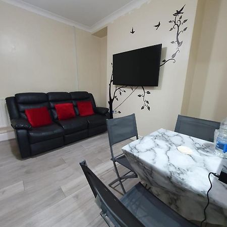 Apartament House In The Heart Of Valleys Ebbw Vale Zewnętrze zdjęcie