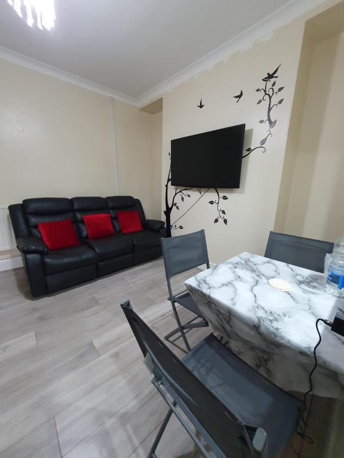Apartament House In The Heart Of Valleys Ebbw Vale Zewnętrze zdjęcie